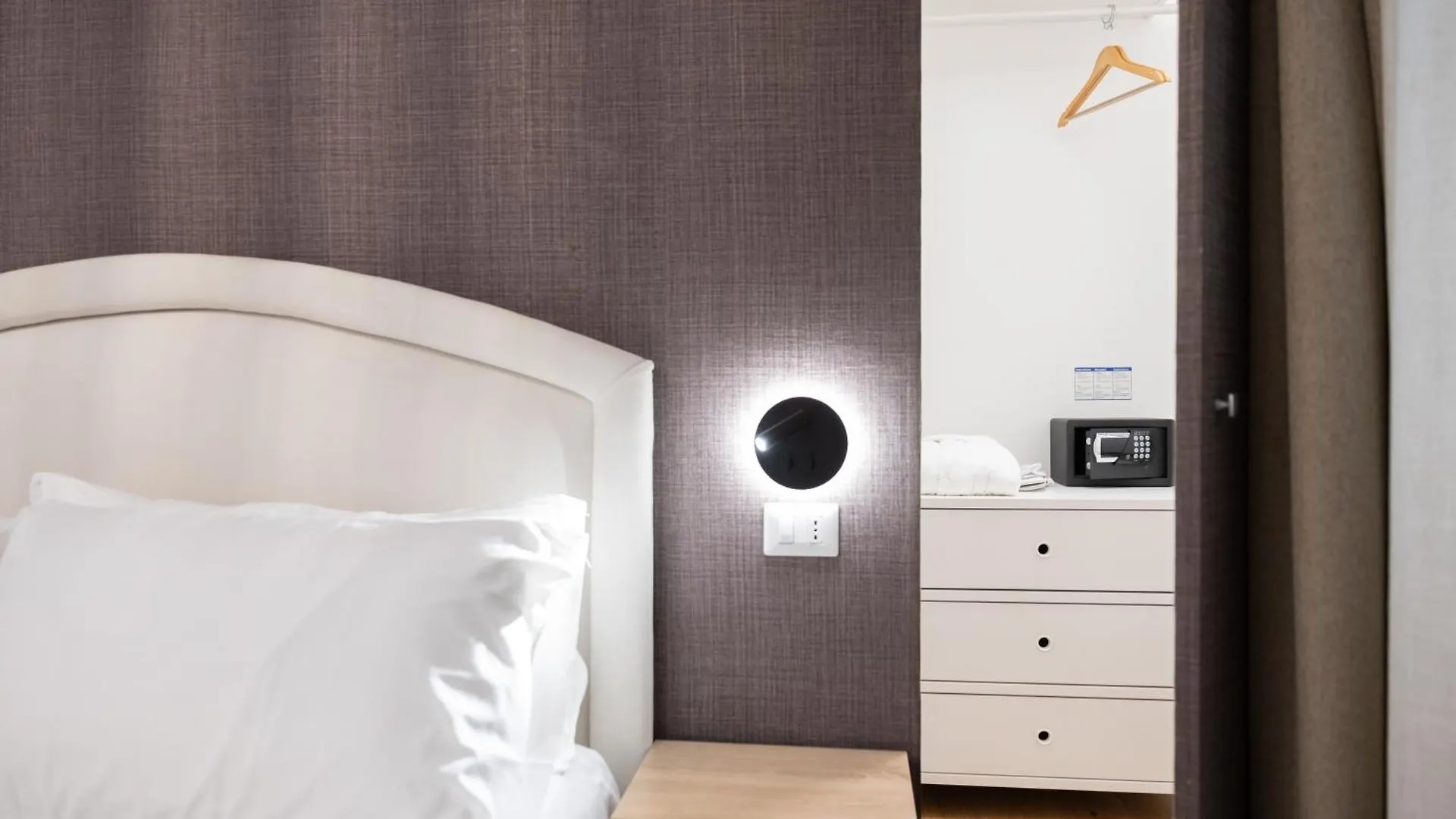 Ai 2 G - Luxury Rooms Bari 0*,  Italië